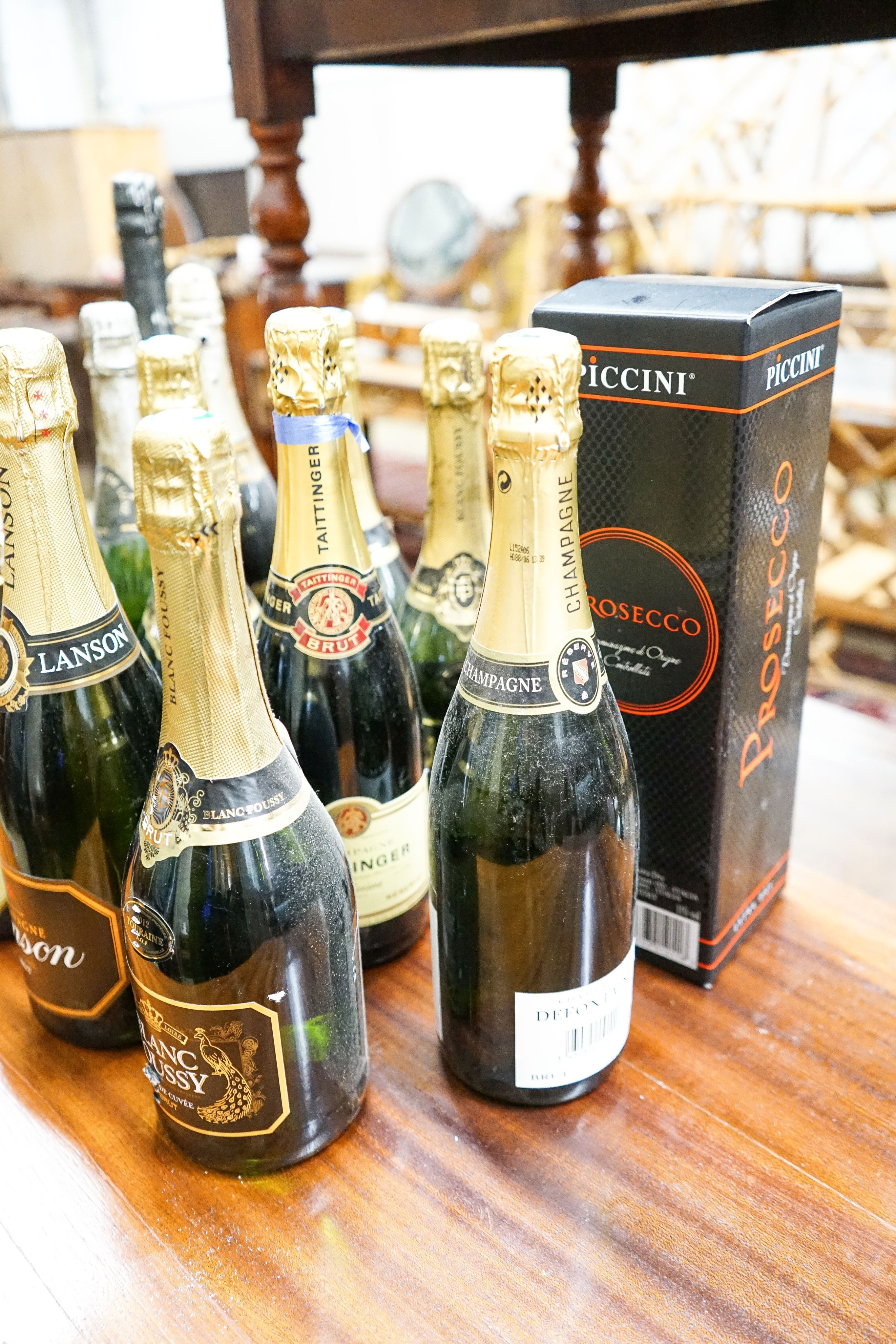 Fifteen bottles of assorted champagne and sparkling wine, assorted sizes